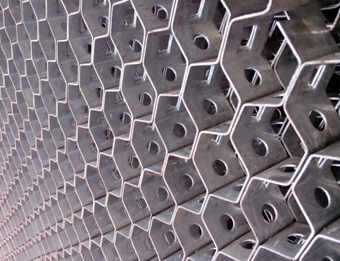 龟甲网的组成碳钢和不锈钢，那么两者各是什么与不同